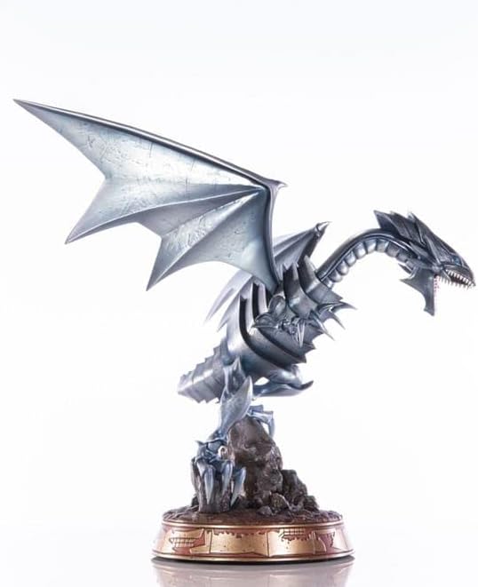 Dark Horse Yu-Gi-Oh! Blue Eyes White Dragon Silver Variant 14" Statue Standard
