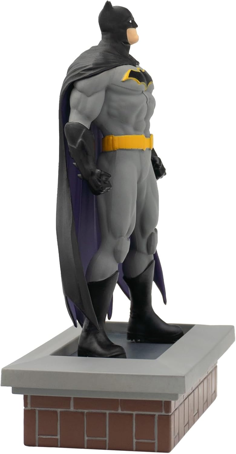 DC Comics Batman - Bullyland Figur, perfekt als Spielzeug, Dekoration und kleines Geschenk für Kinder ab 3 Jahren und Sammler, detailgetreue 15 cm Justice League Sammelfigur für Kidults 11240