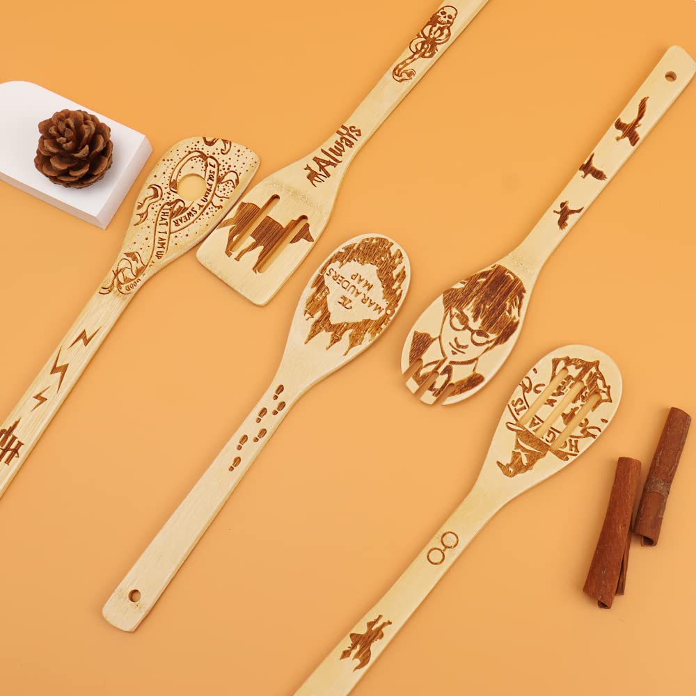 Gravierte Holzlöffel-Set mit 5 – Lustige Harry Geschenke Kochlöffel, Küchenutensilien zum Kochen, Einweihungsgeschenk, Harry Weihnachten Geschenke für Frauen oder Männer (Küche/Deko)