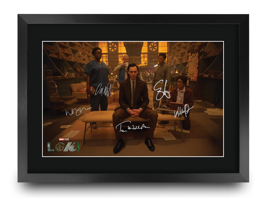 HWC Trading Loki Geschenke Gedrucktes Signiertes Autogramm Foto für Fans von Fernsehn Memorabilien - A3 Gerahmt