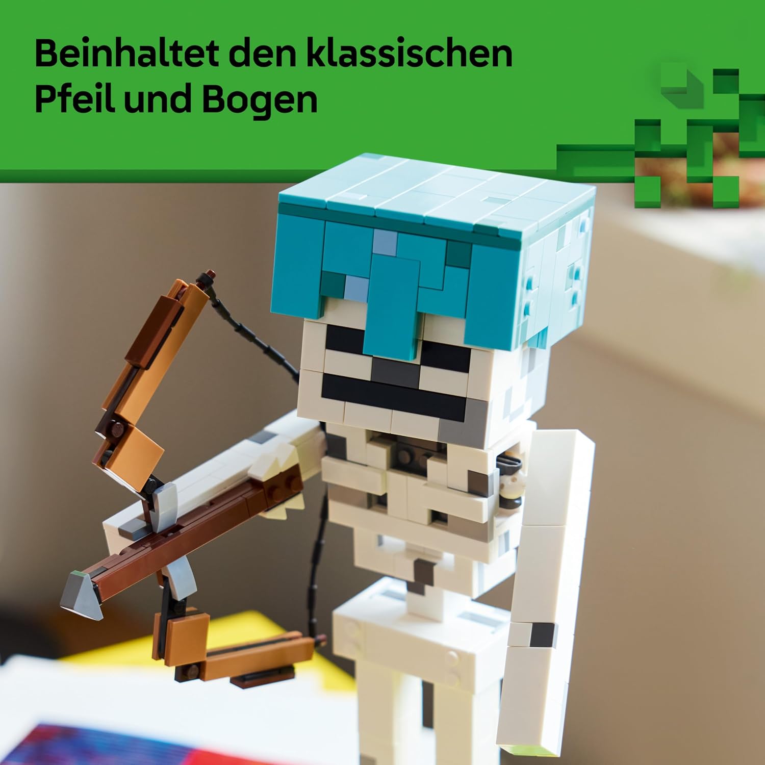 LEGO Minecraft Das Skelett - Mob Figur mit Diamanthelm, Bogen und Pfeil sowie Grasbasis als Zimmerdeko für Kinder - Gaming Geschenk für Jungen, Mädchen und Fans ab 10 Jahren - 21594