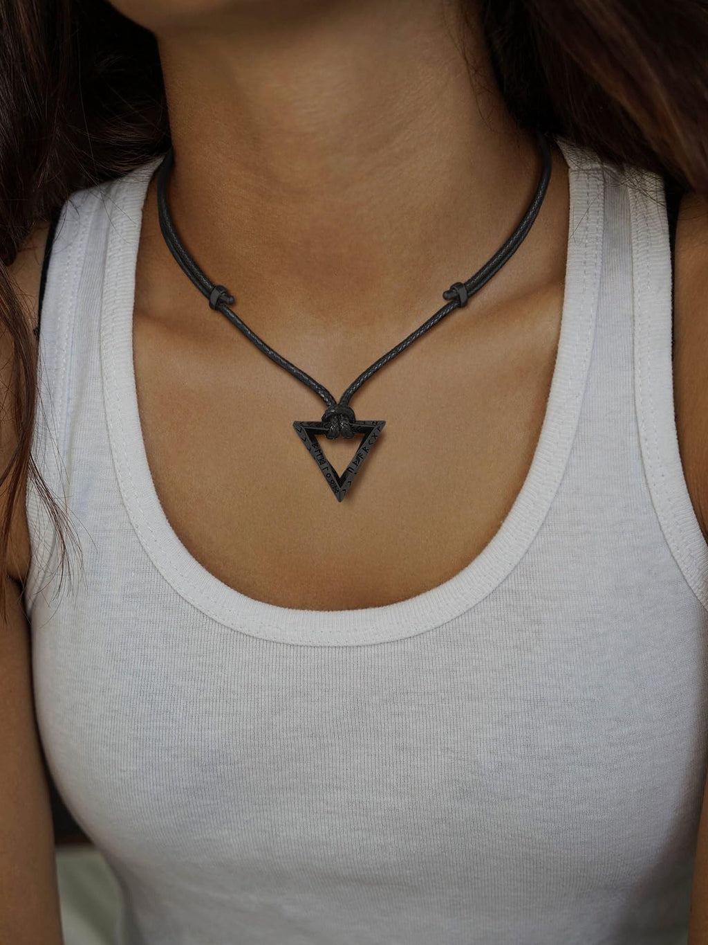 FaithHeart Lederkette Herren Damen Leder Halskette Männer Kette mit Runen Anhänger Edelstahl Lederband mit Mobius Rund/Dreieck/Unendlichkeit Kunstleder Lederhalsband verstellbar Wikinger Schmuck
