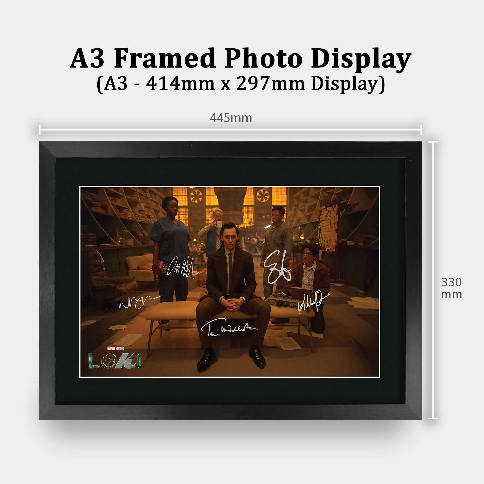 HWC Trading Loki Geschenke Gedrucktes Signiertes Autogramm Foto für Fans von Fernsehn Memorabilien - A3 Gerahmt
