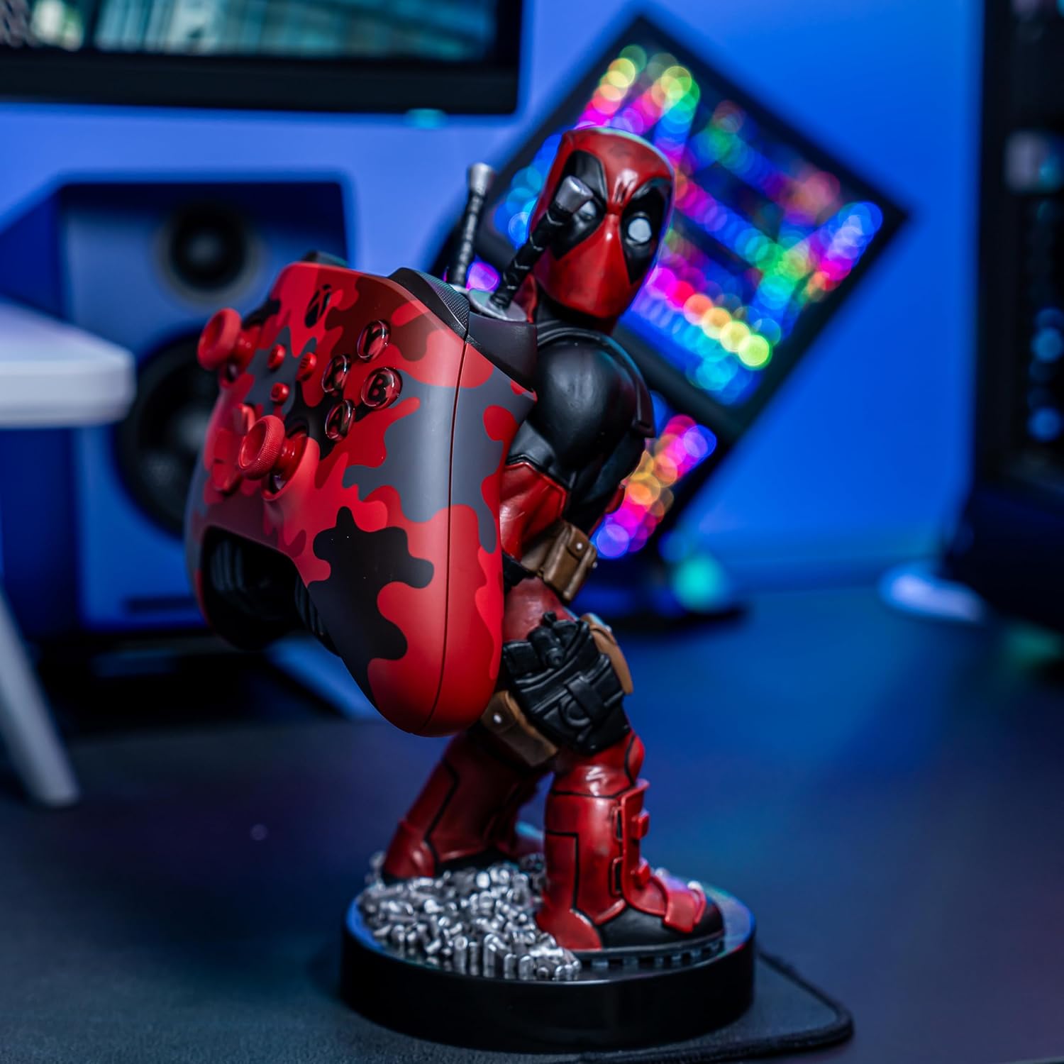 Cableguys Marvel Deadpool 3 'Bringing Up The Rear' Repaint Controller Halter & Handy Ständer - Gaming Zubehör für Setup, Ständer Kompatibel mit Xbox-, PlayStation- & den meisten Standard-Controllern