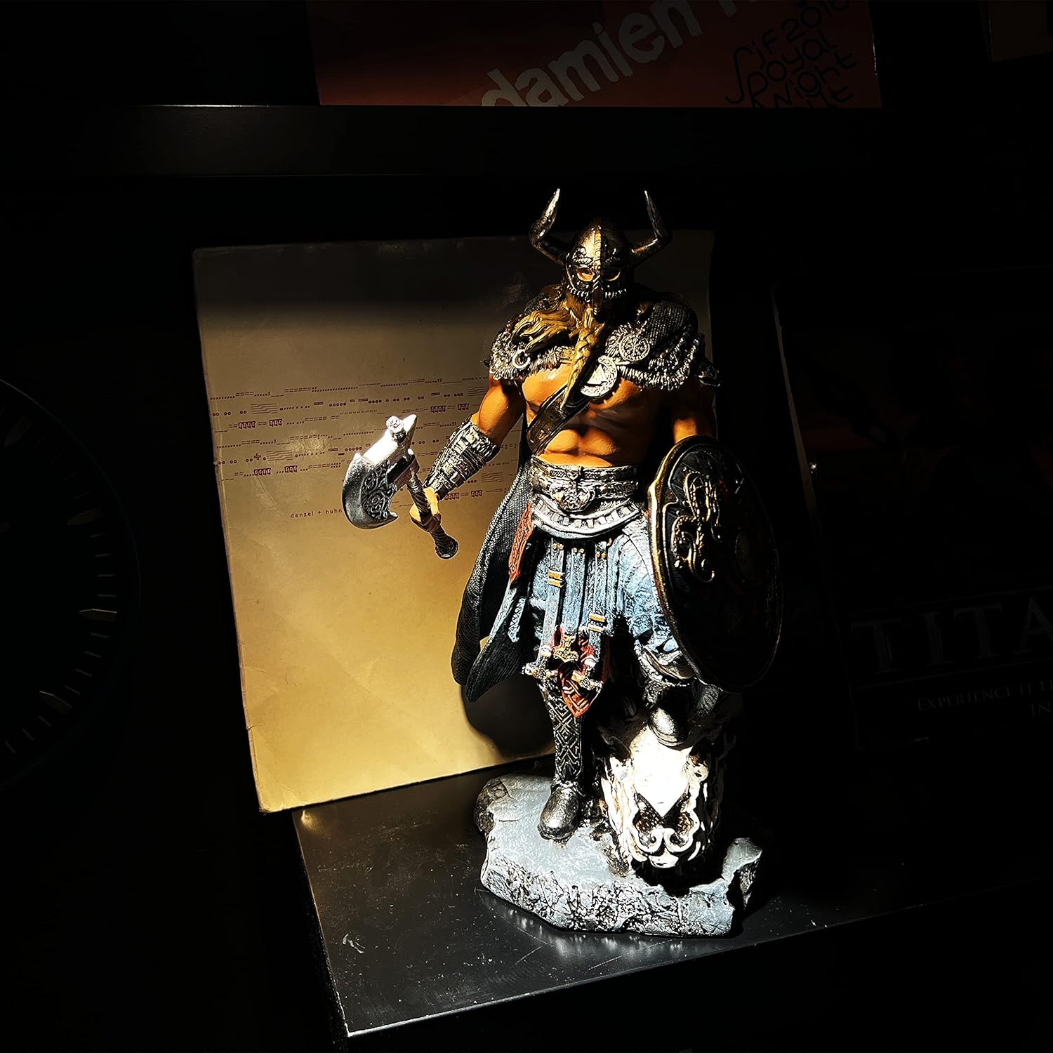 LOOYAR Resin Viking Warrior Thro Dragon Slayer Resin Statue Skulptur Ornament Figur Handwerk für Zuhause Haus Wohnzimmer Veranda Dekoration Büro Schreibtisch Schreibtisch Tischarrangement Geschenk