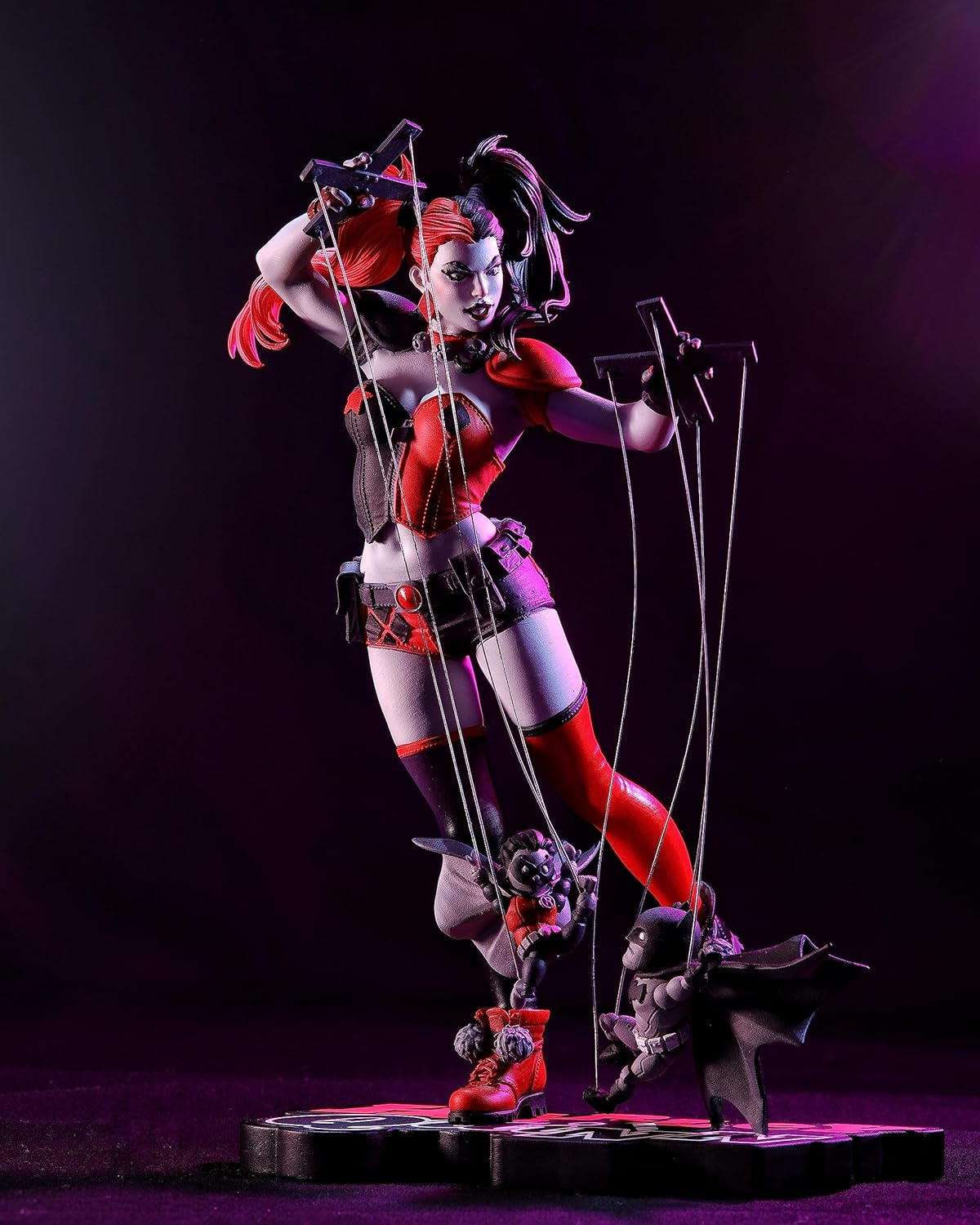LANSAY - DC Harley Quinn Resin Statue by Ema Lupacchino – detailreiche Polyresin Sammlerfigur im Maßstab 1:10 – handnummerierte Comic Statue für DC Fans ab 14 Jahren mit hochwertigem Sammlerdesign