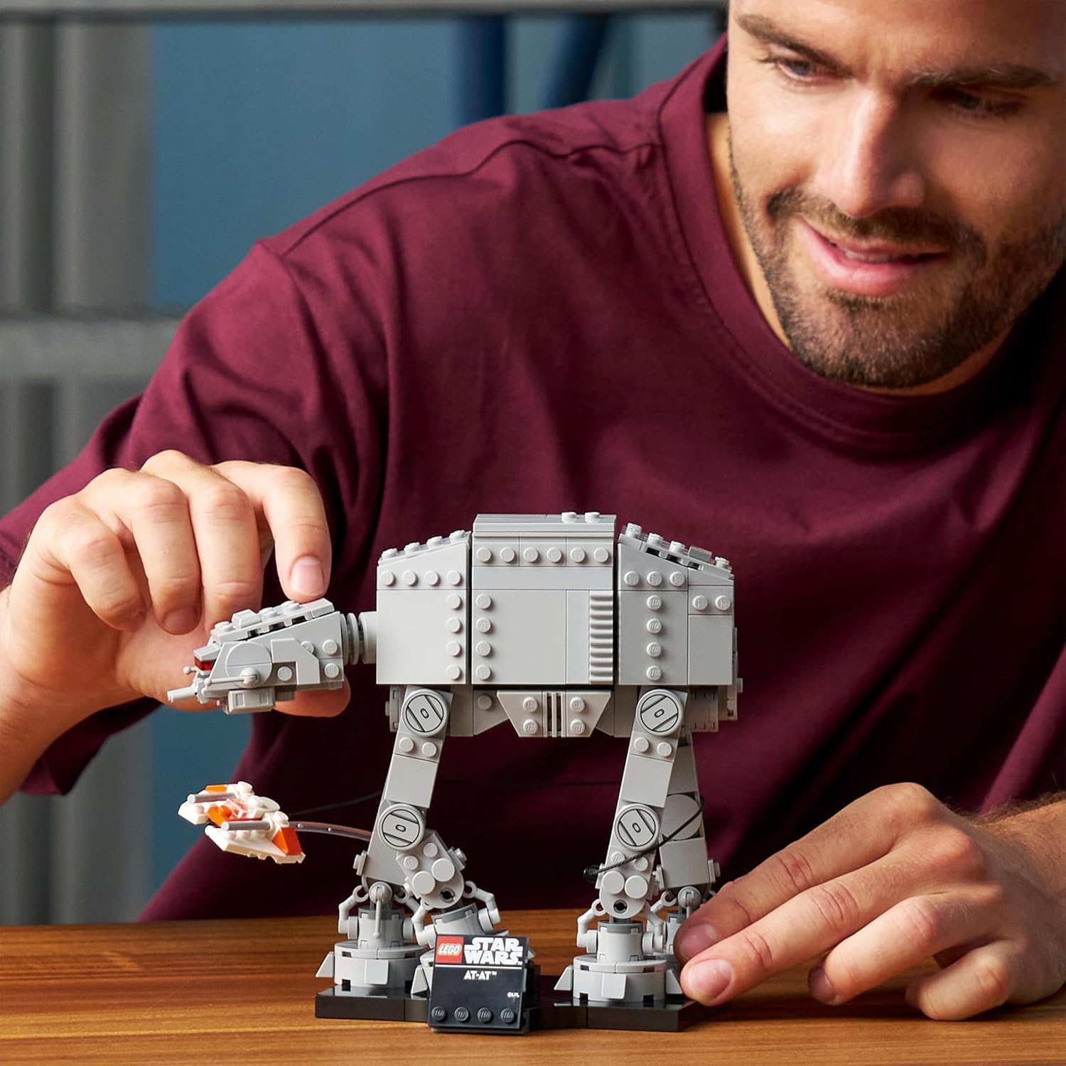 LEGO Star Wars 75440 AT-AT - Modellbau Set für Erwachsene - Mit Snowspeeder, Ständer & Namensschild - DIY Deko fürs Regal - Geschenk für Fans von Das Imperium schlägt zurück