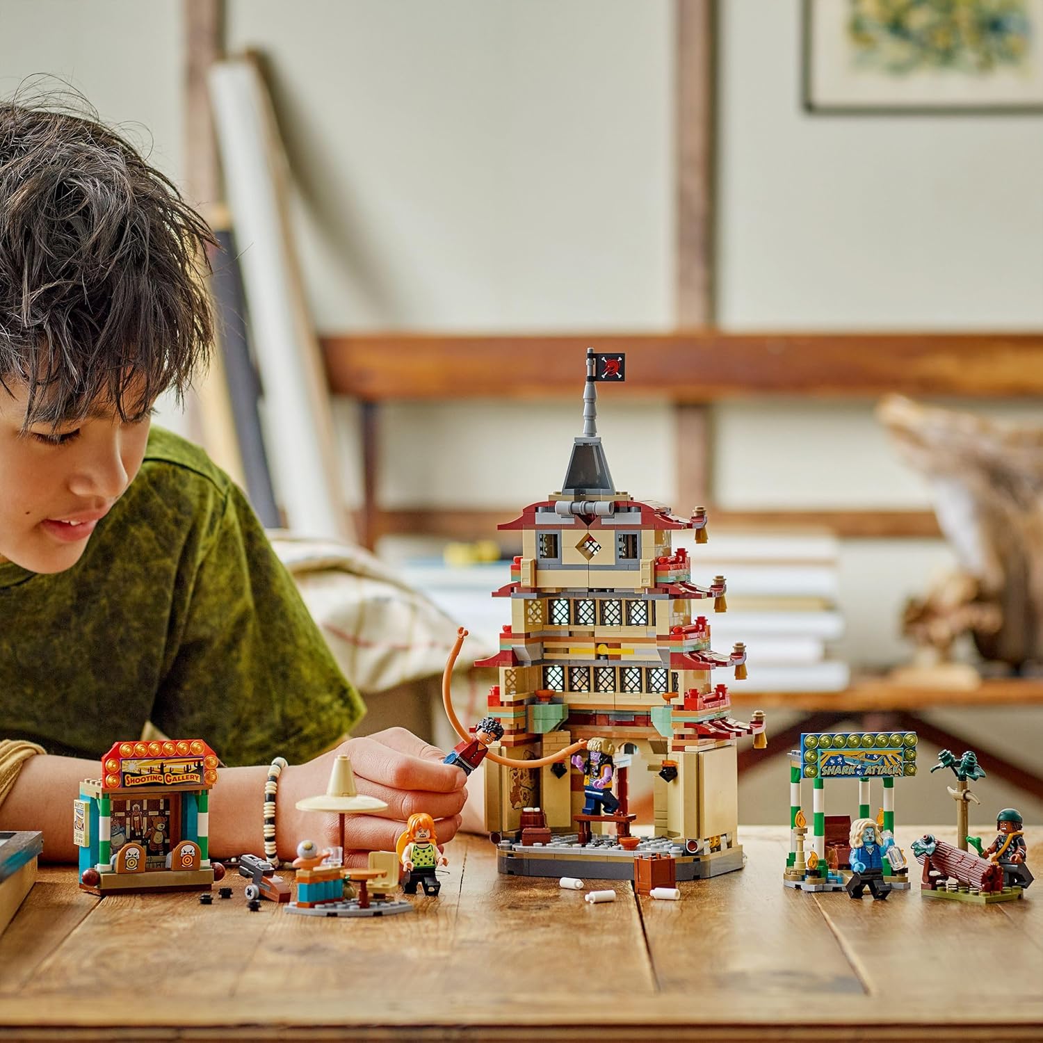 LEGO ONE PIECE - Showdown im Arlong Park - Interaktives Spielzeug mit 5 Minifiguren - Ruffy & Nami sowie Einer einstürzenden Pagode - Anime Geschenk für Jungen, Mädchen & Fans ab 9 Jahren - 75638
