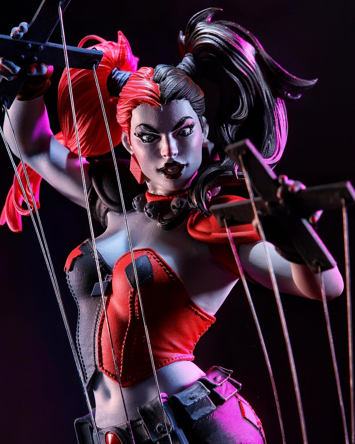 LANSAY - DC Harley Quinn Resin Statue by Ema Lupacchino – detailreiche Polyresin Sammlerfigur im Maßstab 1:10 – handnummerierte Comic Statue für DC Fans ab 14 Jahren mit hochwertigem Sammlerdesign