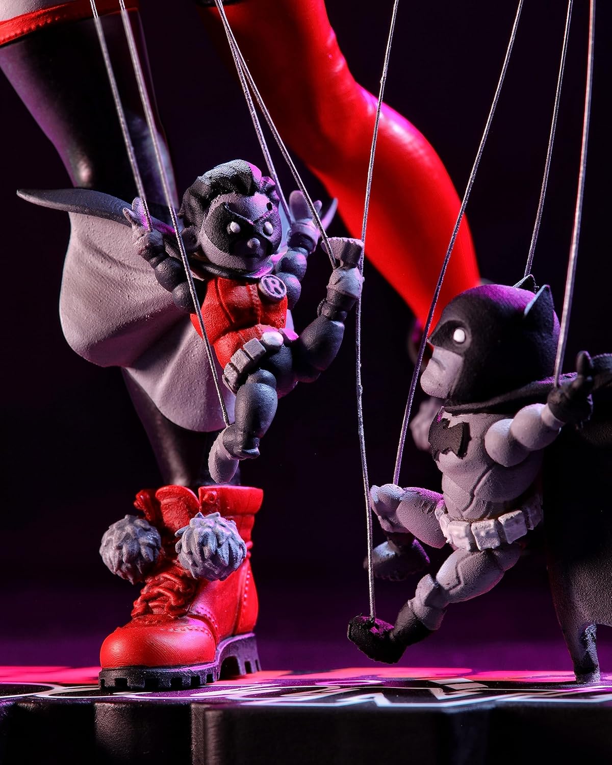 LANSAY - DC Harley Quinn Resin Statue by Ema Lupacchino – detailreiche Polyresin Sammlerfigur im Maßstab 1:10 – handnummerierte Comic Statue für DC Fans ab 14 Jahren mit hochwertigem Sammlerdesign