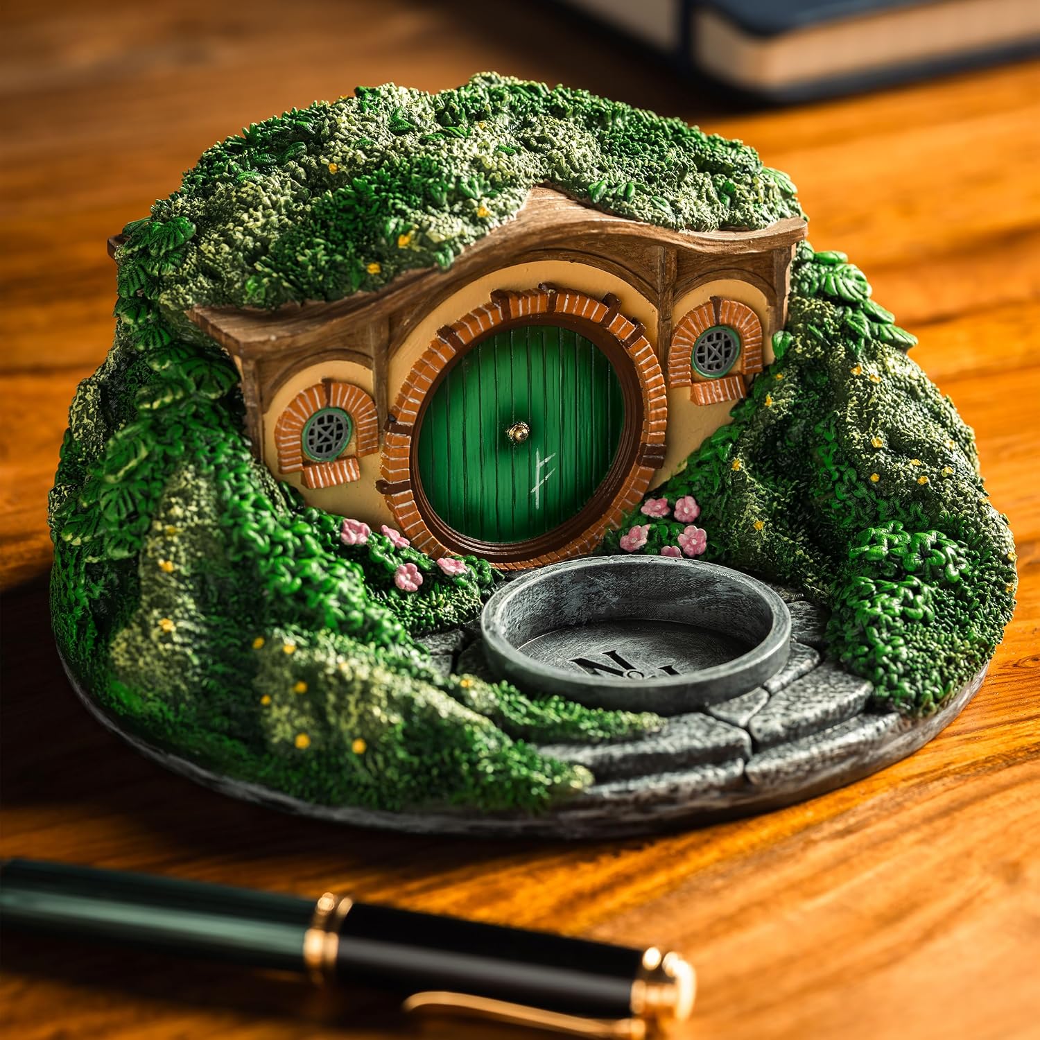 Elbenwald Der Herr der Ringe - Teelichthalter Hobbit Höhle Auenland Diorama 15,5 x 8,8 x 15,5 cm Resin Kerzen Durchmesser 4,5 cm