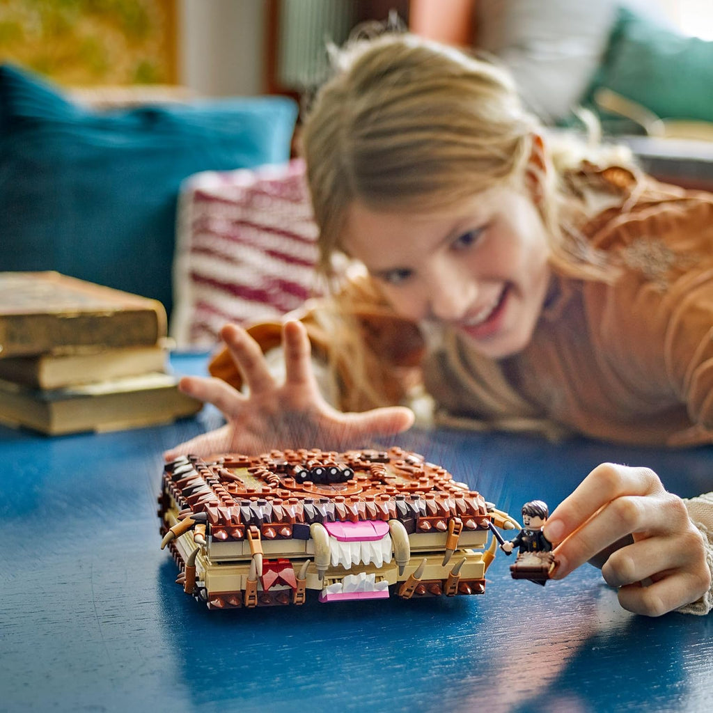 LEGO Harry Potter Beißendes Monsterbuch der Monster – Interaktives Spielzeug mit Rückziehmotor und beißendem Mund – mit Neville Longbottom Mini-Figur – Geschenk für Kinder, Harry Potter Fans – 76449