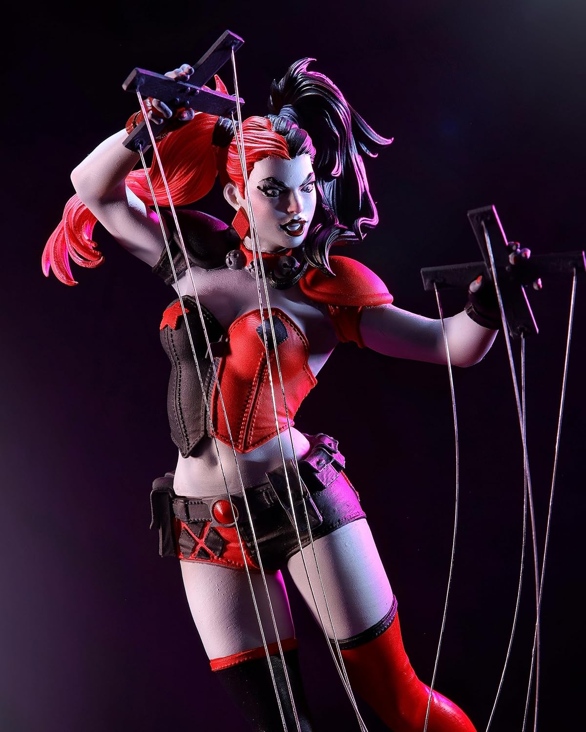 LANSAY - DC Harley Quinn Resin Statue by Ema Lupacchino – detailreiche Polyresin Sammlerfigur im Maßstab 1:10 – handnummerierte Comic Statue für DC Fans ab 14 Jahren mit hochwertigem Sammlerdesign